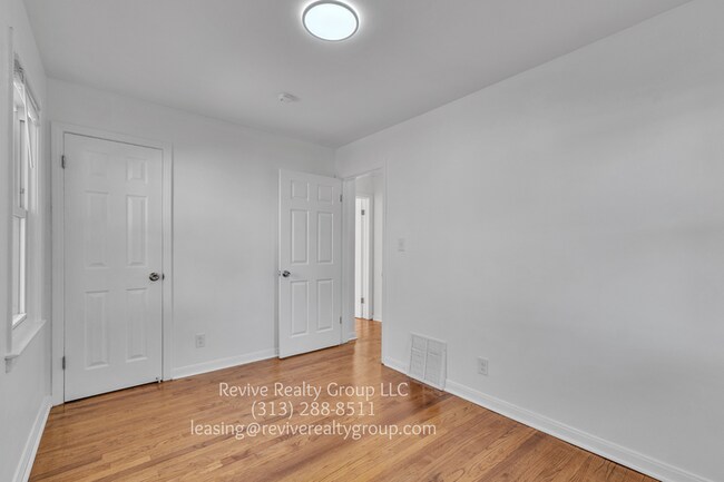 Building Photo - 4802 Niagara St