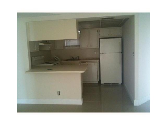 Building Photo - 8290 Lake Dr