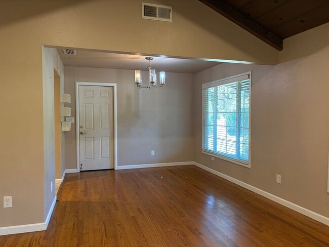 Building Photo - 2 Bedroom home, plus ADU, in Little Pocket