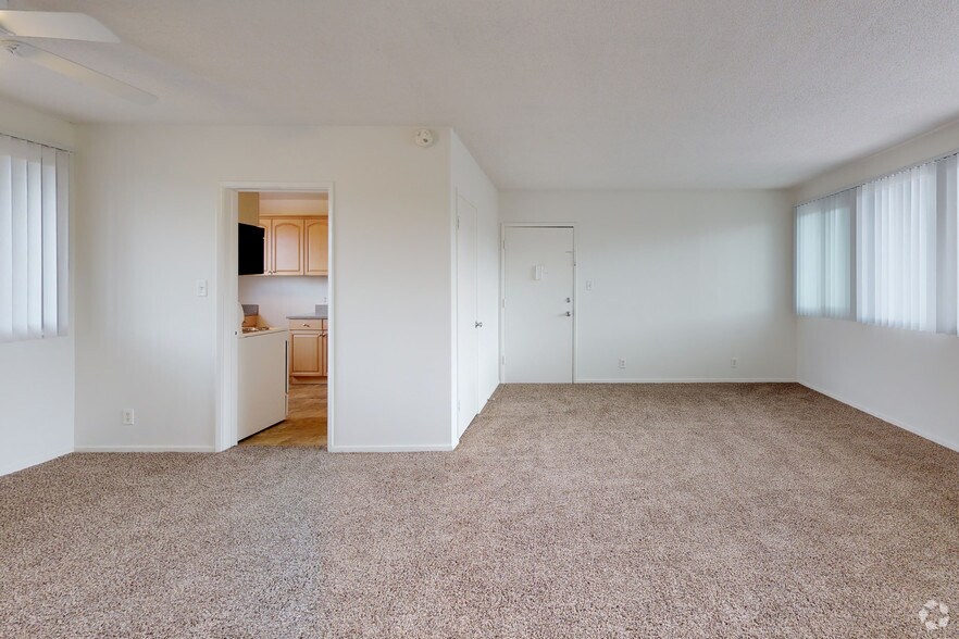 Patio Gardens 4874 E Los Coyotes Diag Long Beach CA 90815 Apartment