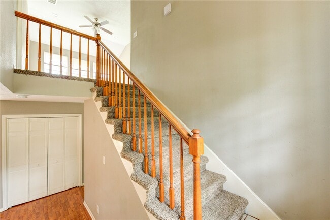 Building Photo - 15403 Meadow Village Dr