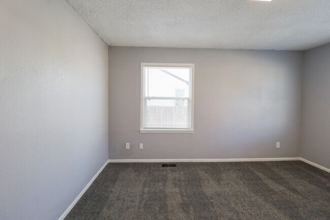 Building Photo - AVAILABLE NOW | VOUCHERS WELCOMED | 4 Bed | 2 Bath | West Tulsa