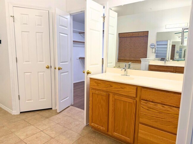 Building Photo - 711 Settlement St