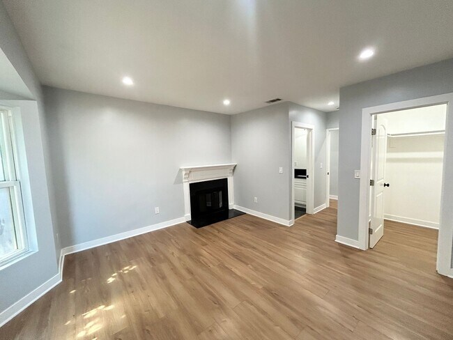 Building Photo - 10603 S Osage Ave