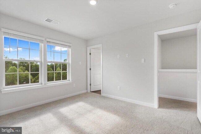 Building Photo - 16502 Green Glade Dr