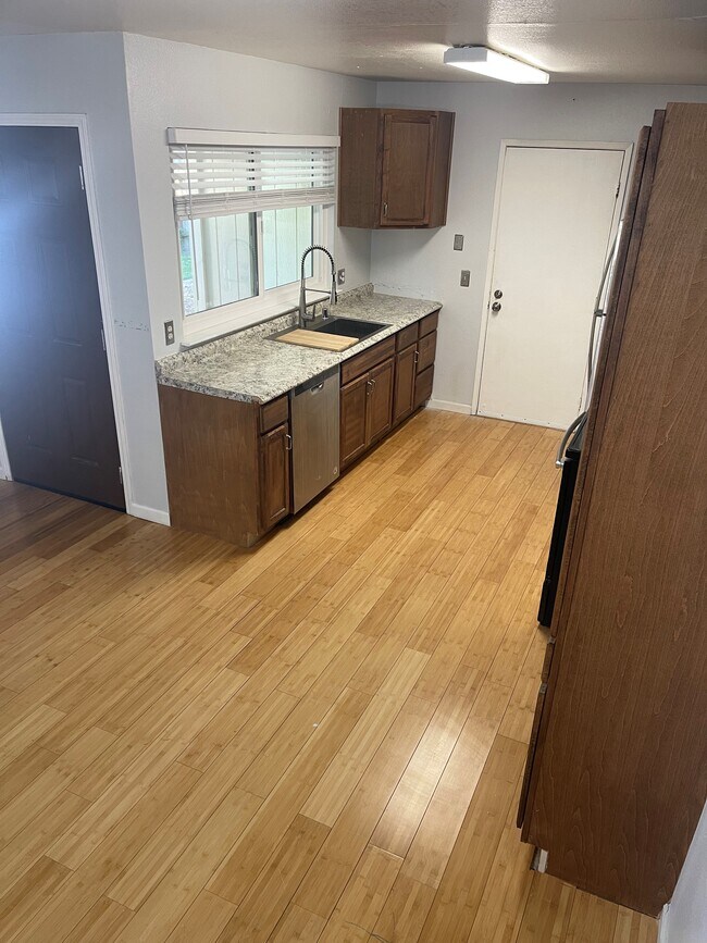 Building Photo - 3021 Lillard Dr