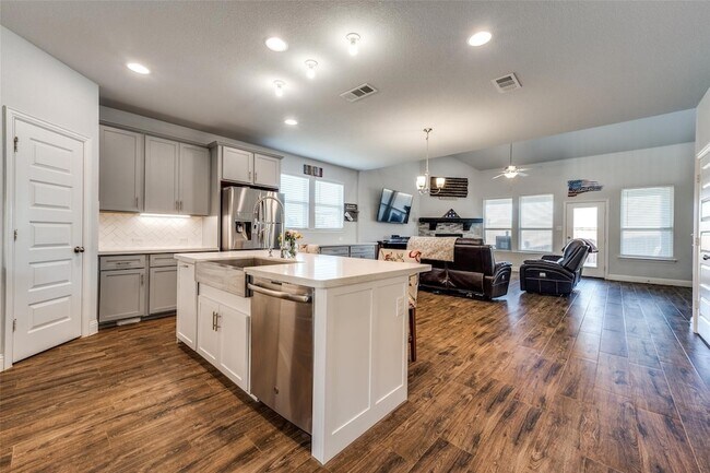 Building Photo - 5490 Peregrine Ln