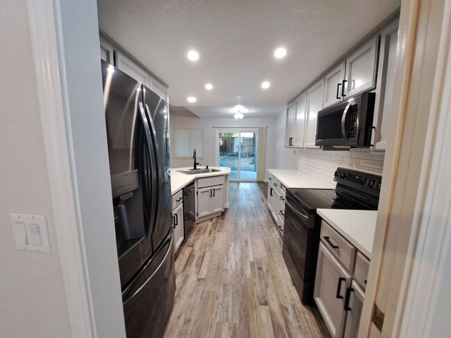 Building Photo - Absolutely Stunning Home in Browns Valley!