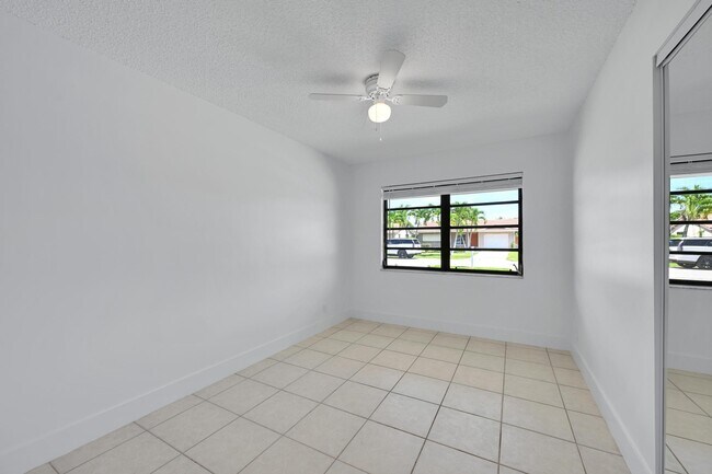 Building Photo - 498 NE 42nd St