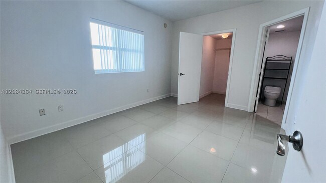 Building Photo - 15051 Royal Oaks Ln