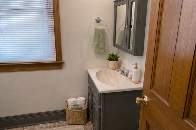 Building Photo - 339 Park Ave