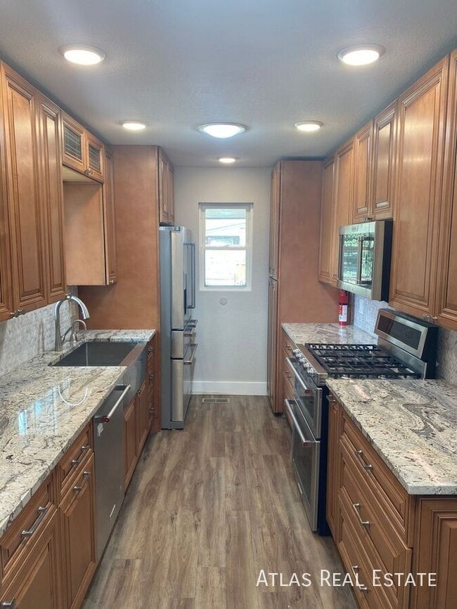 Building Photo - 6201 S Clarkson St