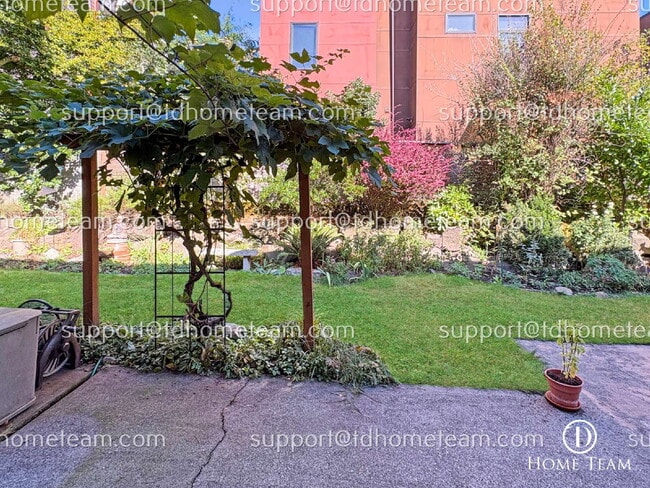 Building Photo - "Charming 2-Bed Townhouse with Gleaming Hardwood Floors in Vibrant Seattle Neighborhood"