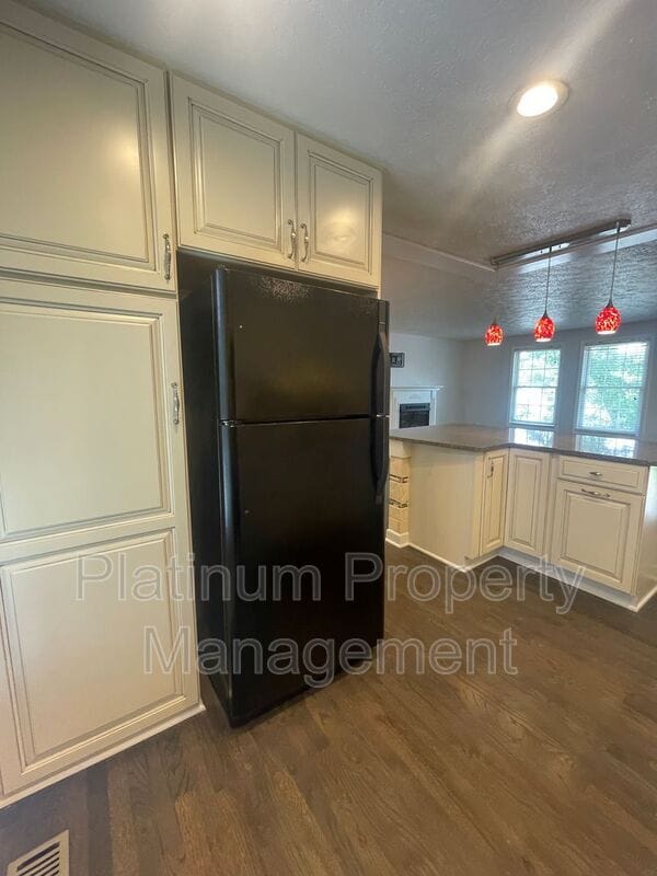 Building Photo - 10500 Worthington Hills Manor