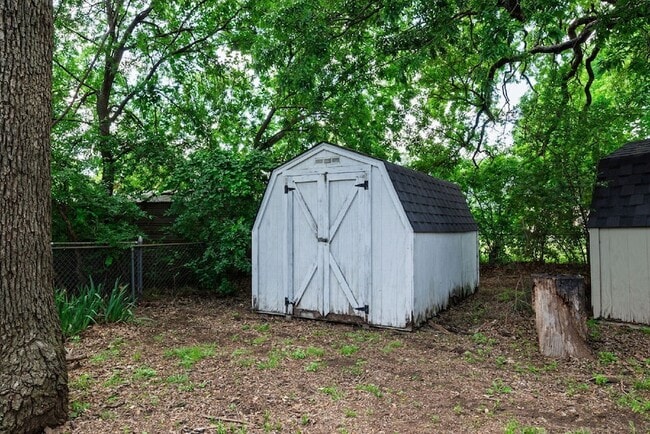 Building Photo - 107 Windsor Ct