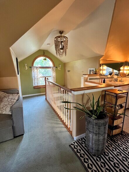 Building Photo - 616 W Mulberry St