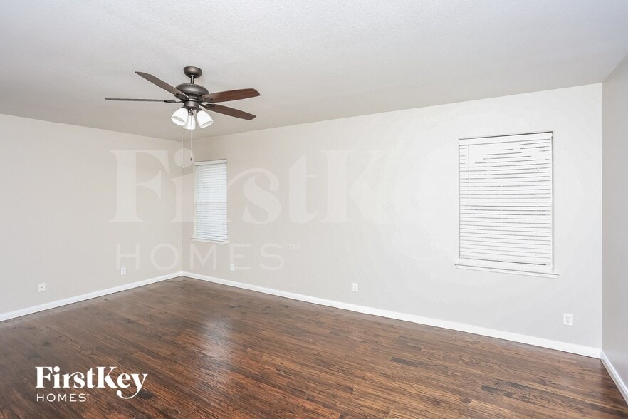 Building Photo - 202 Brook Ct