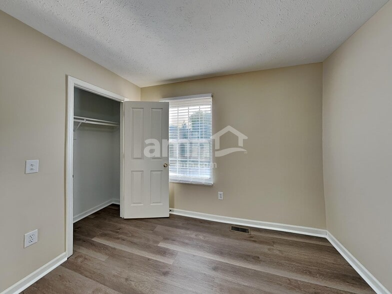 Building Photo - 18097 Kinder Oak Dr
