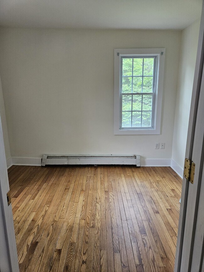 2nd Bed - 164-2 Bridgeport Ave