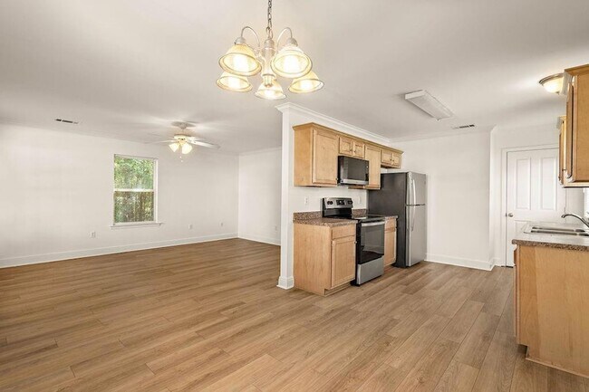 Building Photo - 403 W 33rd Ave