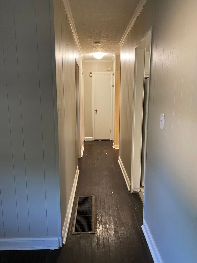 Building Photo - Coming Soon: 3-Bedroom Ranch w/Covered Patio and Huge Yard!