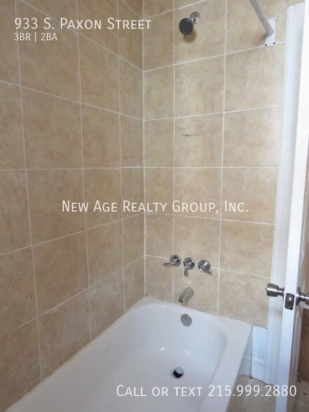 Building Photo - 933 S Paxon St