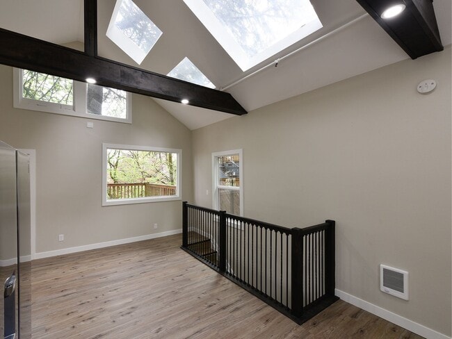 Building Photo - 2132-2134 NW Aspen Ave