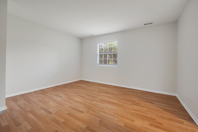 Building Photo - 546 E Shag Bark Ln