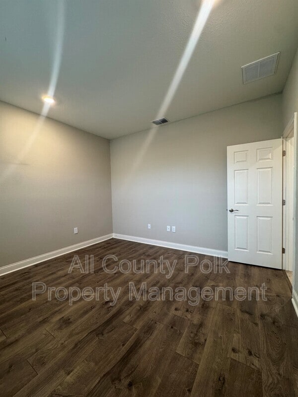 Building Photo - 272 Walkers Point Dr