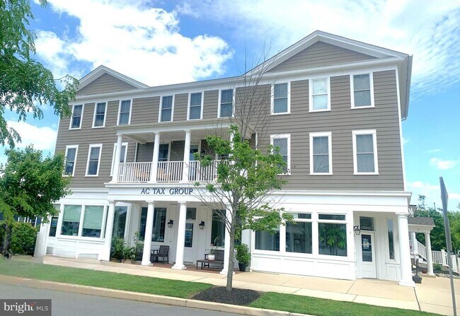 Building Photo - 801 Mapleton Ave