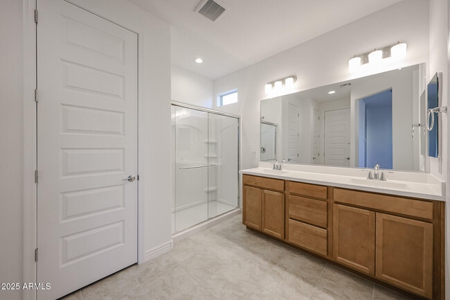 Building Photo - 8730 W Pasadena Ave