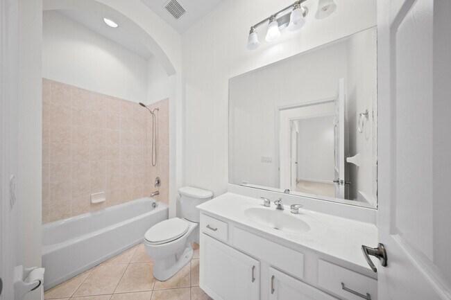 Building Photo - 7668 Greenbrier Cir