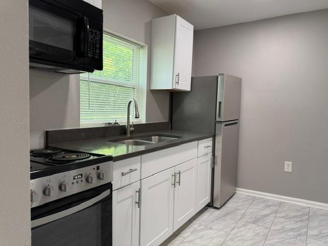 Building Photo - 208 N Elm St