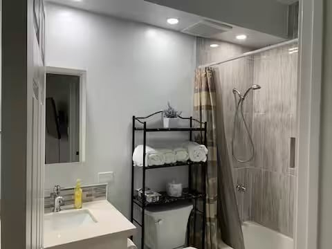 Building Photo - 50 Maile St