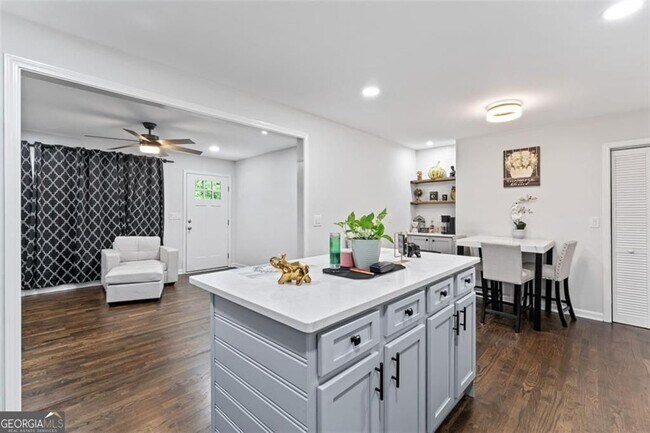 Building Photo - 1326 Stella Cir SW