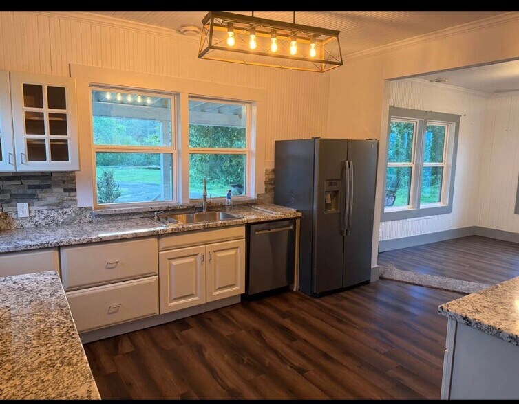 Building Photo - 382 Co Rd 366