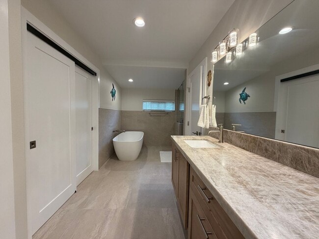 Building Photo - Furnished 4 Bedroom 3.5 Bathroom Whites Sands Beach