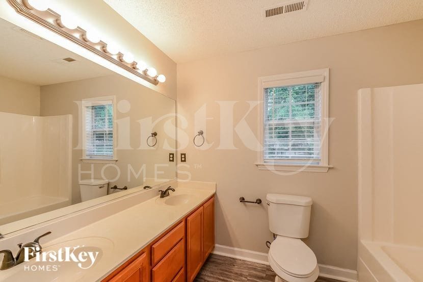 Building Photo - 270 Coghill Dr