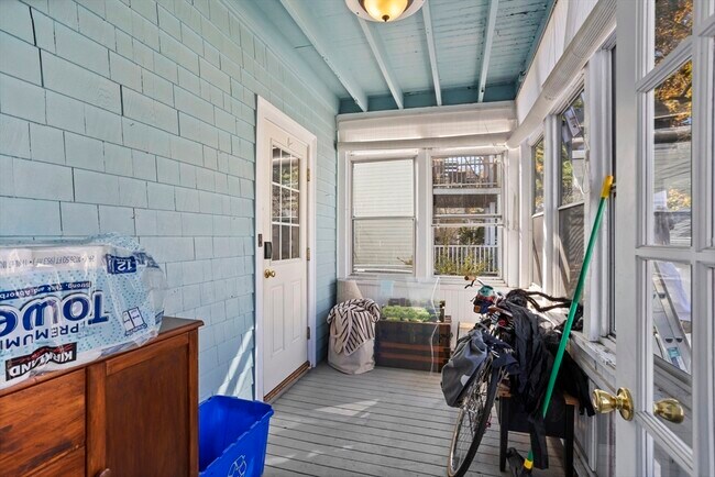 Building Photo - 36 Windsor St