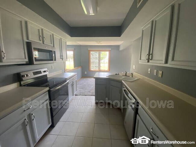 Building Photo - 2100 Meadow Chase Ln