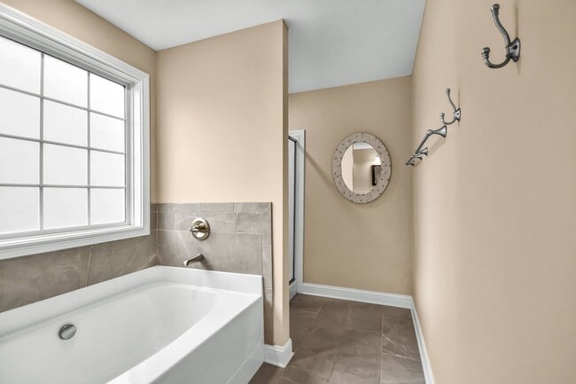 Building Photo - Pet Friendly Three Bedroom!