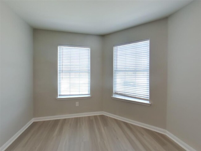 Building Photo - 23091 Bellini Dr