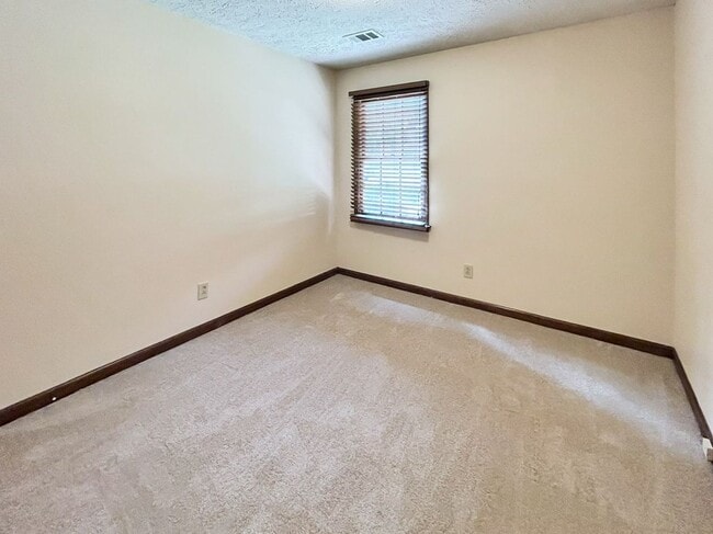 Building Photo - 2491 Annandale Dr
