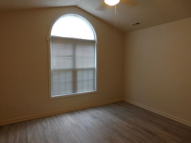 Building Photo - 225 Tobiano Dr