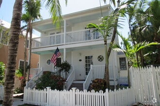 Building Photo - Fully Furnished 2 Bed 1.5 bath Home in the...