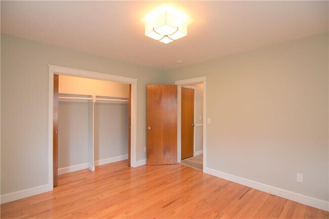 Building Photo - 5 Holten Ave