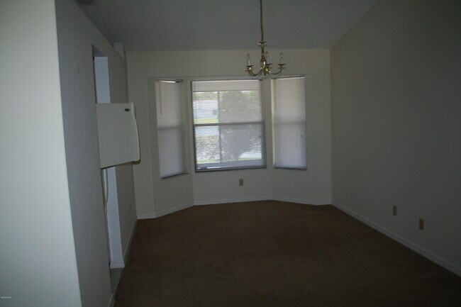 Building Photo - 1220 Ambra Dr