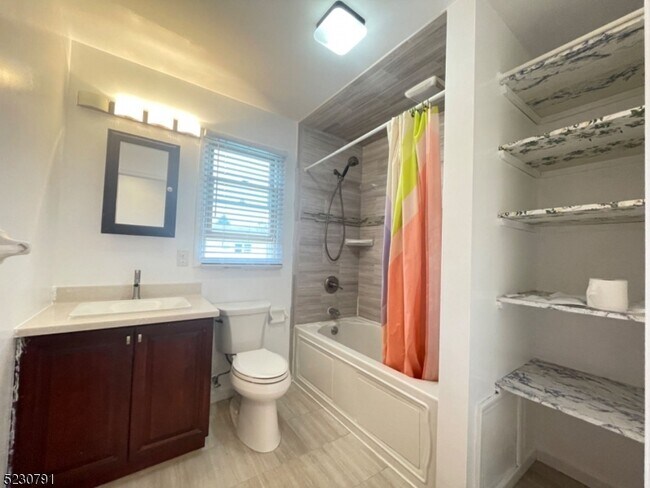 Building Photo - 39 Hillman Dr