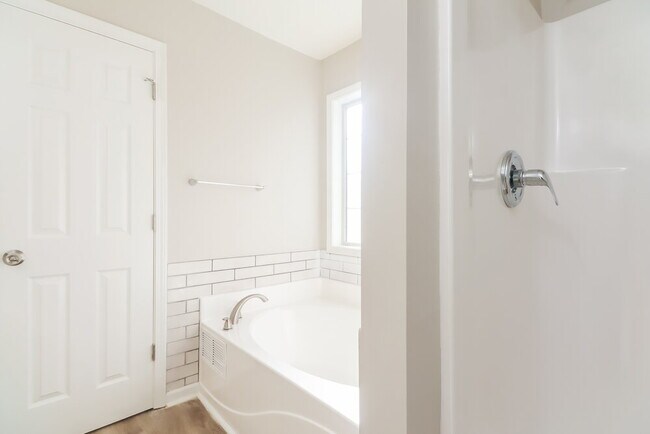 Building Photo - 250 Ashley Oaks Dr