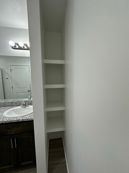 Building Photo - 523 Trails End
